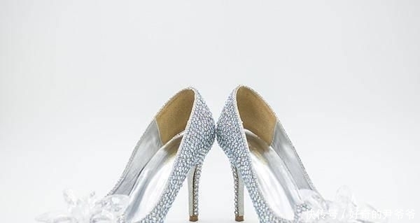 粗跟|女性长期穿高跟鞋,身体会有怎样变化?为了健康,女性应尽早了解