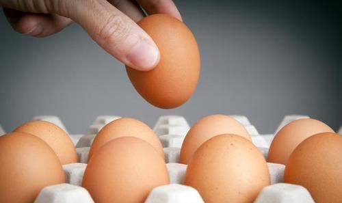  效果|鸡蛋别再放冰箱了，农村大妈教你一招，效果非常好，半年都不坏