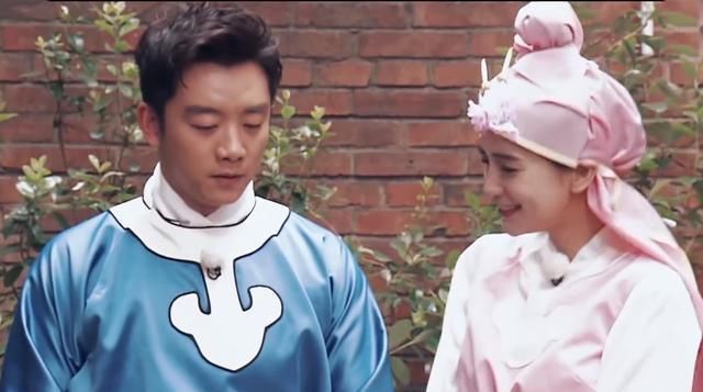 救场|Baby在跑男脱鞋,却因女嘉宾一句话尴尬,救场方式堪称教科书