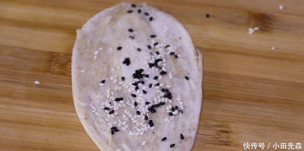 面粉|这是椒盐酥饼的做法，咸香可口，外皮超酥，轻轻一碰就掉渣