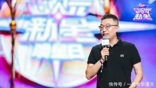  小鬼|爱奇艺《跨次元新星》举办发布会，小鬼、虞书欣相互效仿表情图