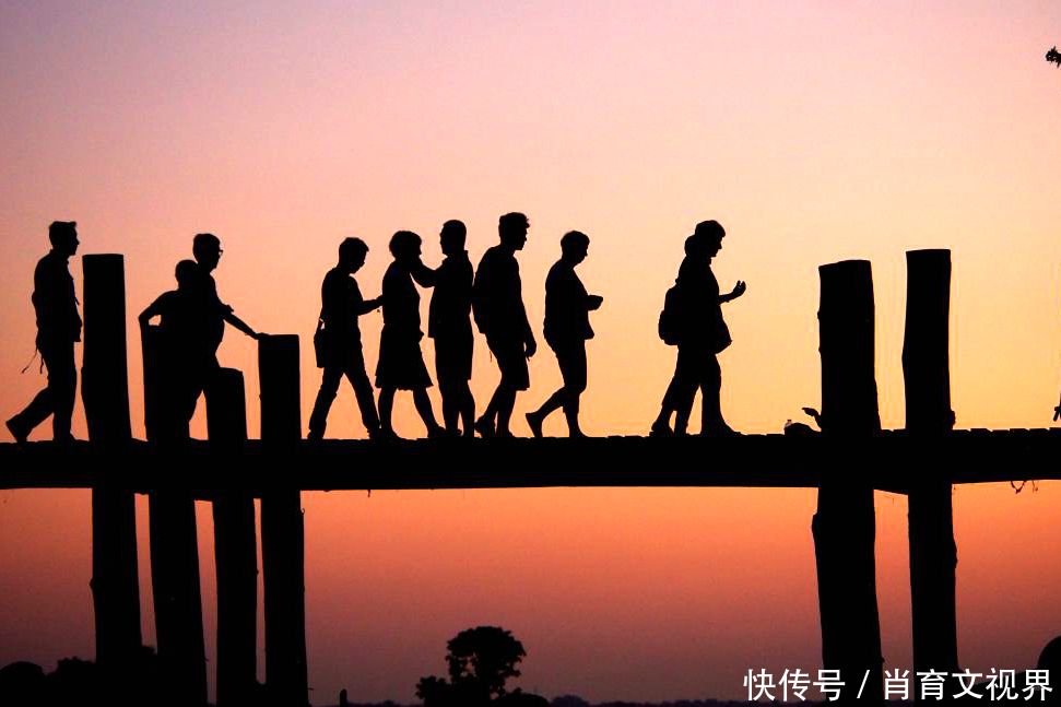 铁钉|缅甸乌本桥,世界十大日落美景之一,是世界上最长最古老的柚木桥,整座桥没有一颗铁钉