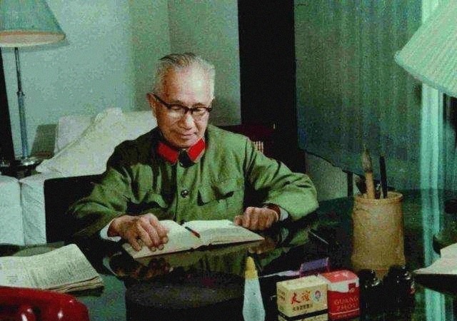 明白|粟裕为什么没有参加长征,许多年后,他看到两份绝密文件才明白