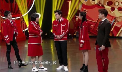  避嫌|《王牌5》节目组主动“避嫌”，节目开场时，王牌家族的站姿引争议