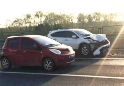  CRV|大众蔚领被本田CRV追尾，车主下车脸都绿了到底谁是“纸糊的”