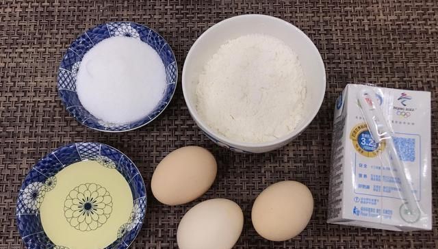 蛋清|做电饭锅蛋糕,不需要加酵母,一样可以做出鲜香、软嫩的蛋糕