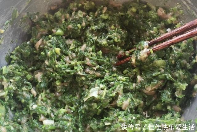  饺子|妈妈调饺子馅有秘诀，每次必放这3样东西，饺子鲜香又好吃
