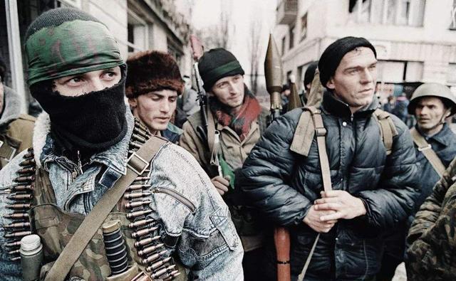 苏联|巨人的陨落:一代领袖斯大林,如何在苏联的内在矛盾中撕扯挣扎?