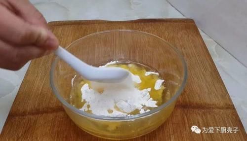 香酥|我家面粉就爱这样吃,加2个鸡蛋,焦脆香酥不油腻,吃过就念念不忘