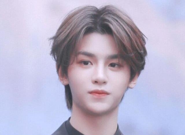 资源|出道两年录制140期综艺,参加快本12次,成为芒果的又一个亲儿子