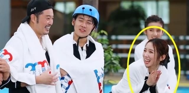 特别|孟美岐赢游戏,扭头对郭麒麟撒娇,谁注意大林子反应?镜头还在呢