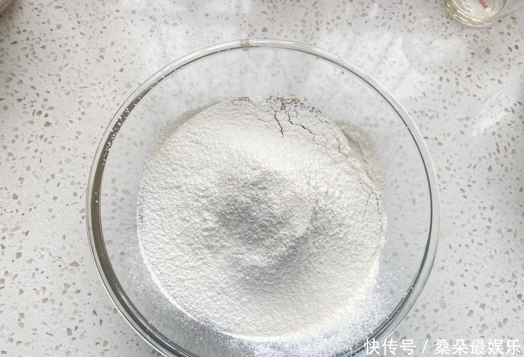 枣香|红枣别只会煮饭了,用来做蛋糕枣香浓郁,口感松软越吃越香