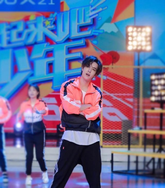 自我介绍|王一博三次做客《快乐大本营》,同一句话却说了两次