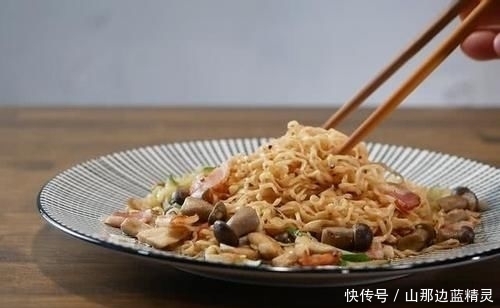 每次|每次都炒糊?大厨教你:煮出Q软不烂的炒泡面有3个诀窍!