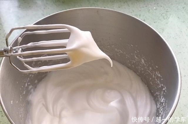 烘烤|一款好吃的双色蛋糕卷,咬一口还有香橙味,简单到1分钟学会做法