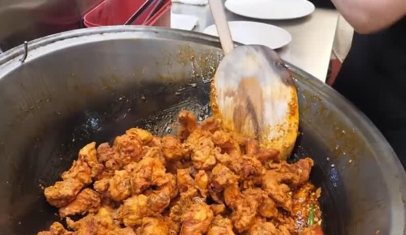 炸鸡小吃|炸鸡店生意冷清,老板换个烹饪方式,立马成为食客喜欢的网红美食