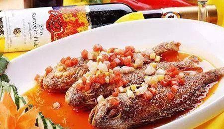 鲫鱼|美食推荐:干烧鲫鱼、豆腐脑、农家烧鱼头