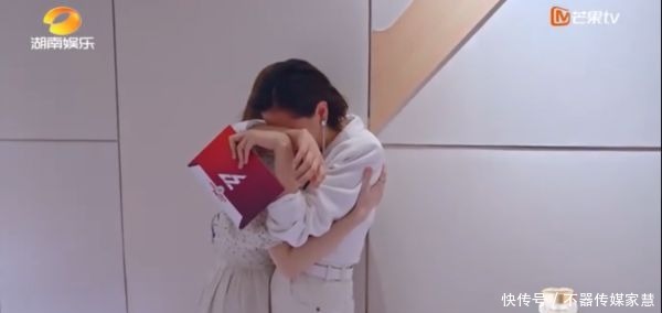 镜头|《乘风破浪》前几期中被三个镜头戳中,那是骨子里的礼貌和修养