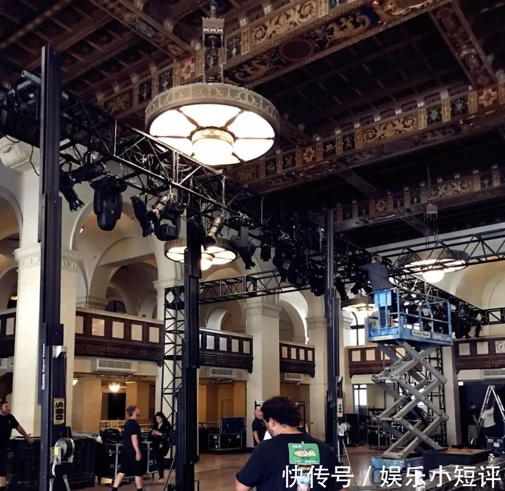 seating的工作|时装周实习生如何应付那些来看秀的“妖魔鬼怪”?