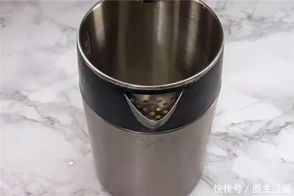 电热水壶|不管水壶水垢多脏多厚,教你简单方法,水垢一擦就掉,立马就干净