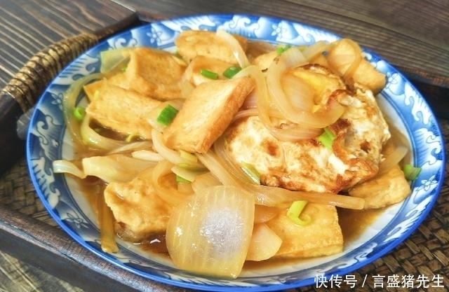 把豆腐|豆腐鸡蛋新吃法,鲜香入味,隔三差五做给家人吃,营养好吃人人夸