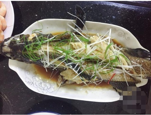  鱿鱼|老公请同事来家里吃饭，花650元准备8道菜，同事却说下次不敢来