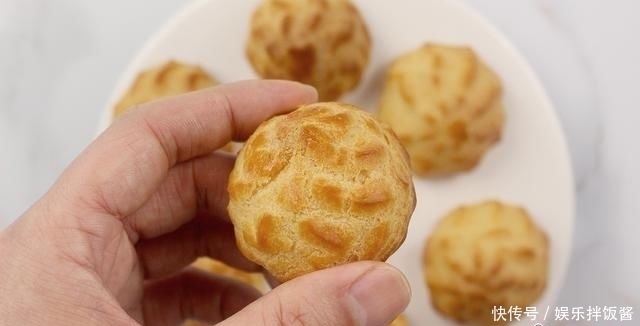  自制|自制甜点香草味泡芙，按步制作比蛋糕简单，零失误操作轻松完成