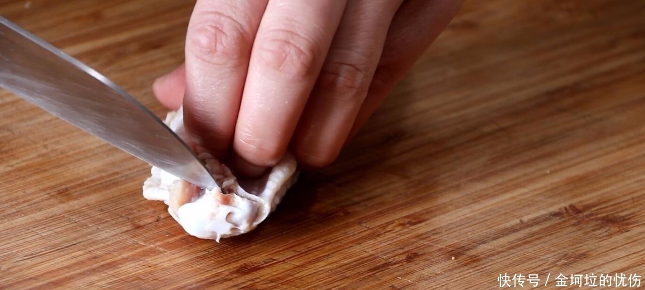 鸡翅|我教你怎么用酱油炒鸡翅。吃东西的时候不需要吐骨头。鸡肉又嫩又多汁