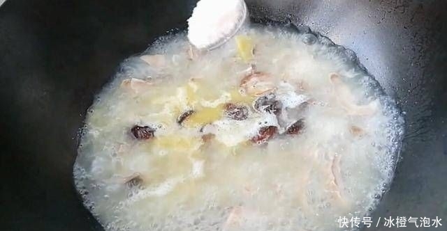  淮扬|厨师淮扬教你如何用白水果做猪肚，美味可口，擦洗是关键