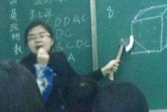 堪比|有些老师貌似在上课,实际堪比“蹦迪”现场,校长你就差出道了