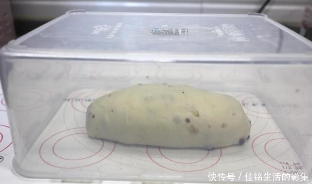 高筋面粉|想吃面包自己做,连烤箱都不开,营养暄软有嚼劲,抓两片能当饭