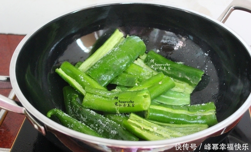 入味|虎皮尖椒增加一步,鲜嫩爽口绵而不烂,辣味十足,弥漫鲜香