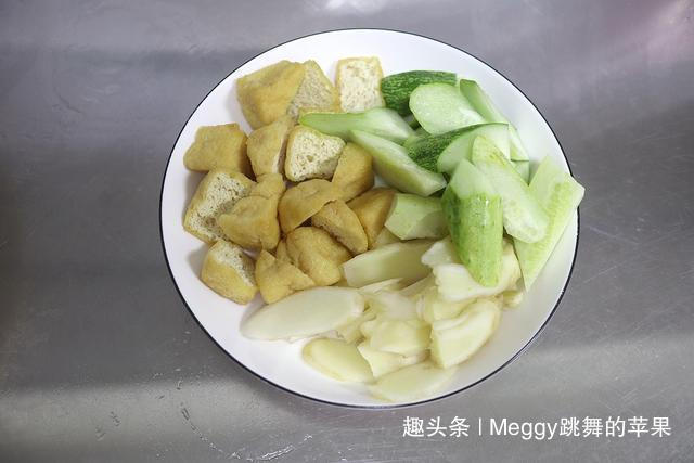 香锅|夏天没胃口跟我做家庭版麻辣香锅,饭菜一大锅,解馋过瘾不费事