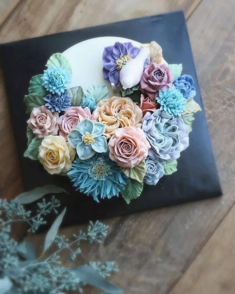 包袱蛋糕|脑洞太大韩国小姐姐晒神秘蛋糕,引百万粉丝每天催更太美了,每一张都让我流口水…