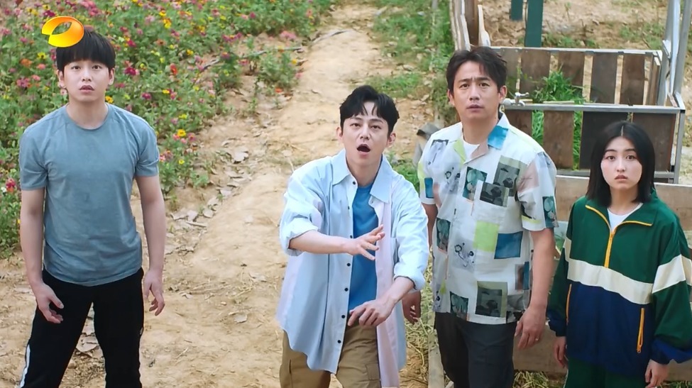 画风|《向往4》更新宣传片,张子枫扛梯子飞奔,蘑菇屋画风跑偏太沙雕