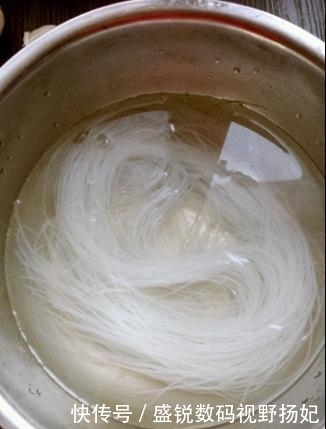  试试|娃娃菜怎么做好吃？试试蒜蓉粉丝娃娃菜吧，味道鲜美，越吃越香