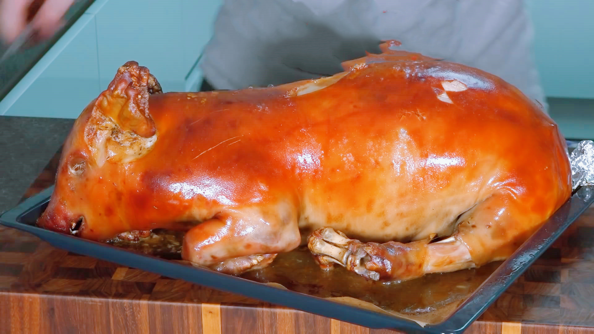 家五口人|5个人吃饭婆婆只做一道菜,以为不够吃,上菜后一家人吃到肚子撑