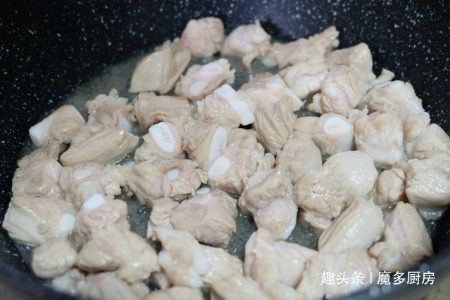 食材|电饭锅只蒸白米饭太浪费,4种食材和大米同煮,有肉有菜香喷喷