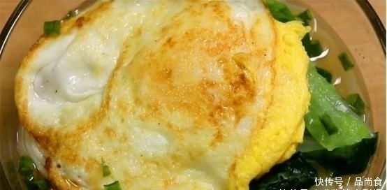 们在对面|煮面条时,用开水或冷水煮都不对!教你正确做法,面条筋道又弹口