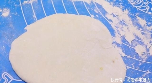  饺子|不要总是用面粉蒸面包。加一把韭菜和两个鸡蛋，比饺子好吃