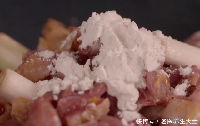 好吃|辣子鸡块的正宗做法,麻辣干香,外酥里嫩,好吃到舔手指