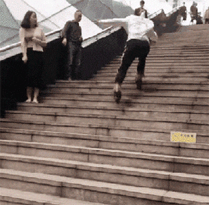 狗熊|搞笑GIF：打赢了是英雄，打败了是狗熊！