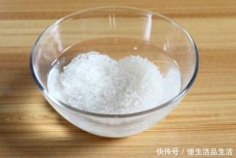 分明|焖米饭时,别直接放水就煮,谨记3点技巧,米饭粒粒分明,还香软