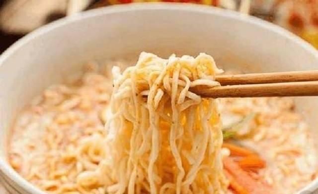 俄罗斯|俄罗斯向中国进口5万箱方便面,没过几天却要退货原因乐坏中国