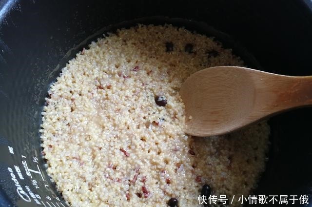 不用|不用破壁机,不用上蒸锅,教您做最简单的杂粮糕,营养好还管饱