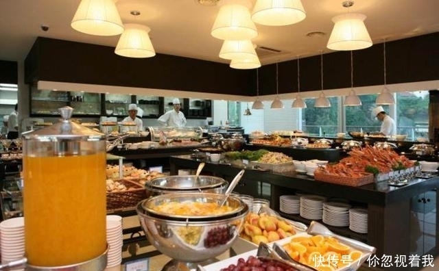 自助|同寝室4个男生吃自助,78元一位,吃了70个生蚝,20盘龙虾