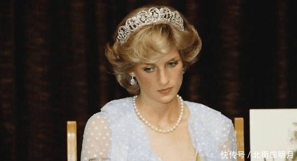  心中|戴安娜王妃老照片, 明媚的笑容难掩心中的落寞, 图五让人心碎不已