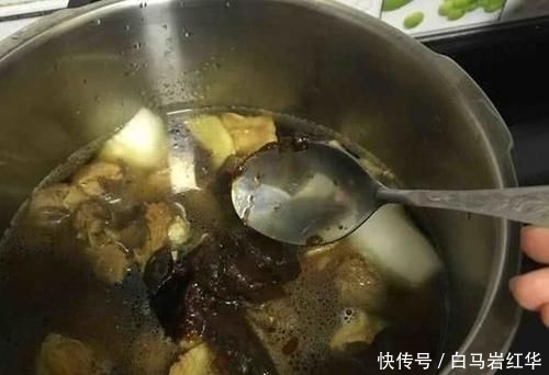 牢记|炖牛肉时,要牢记别放这两种调料,加它们等于毁牛肉,很多人踩坑