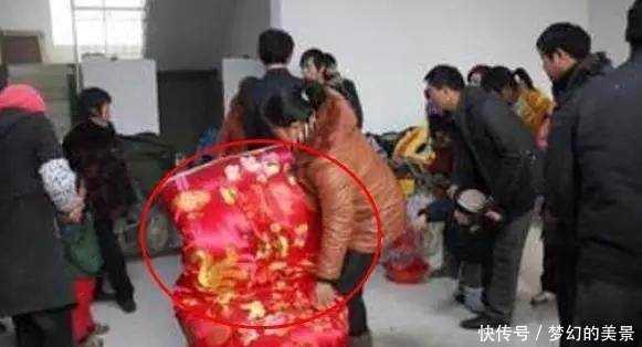 新娘|新娘父母只准备了一条被子，新郎气的大骂新娘！真是错怪人家了！