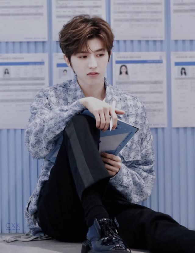 成熟|蔡徐坤久违上热搜,时隔两年再回训练营,对比照成熟不少